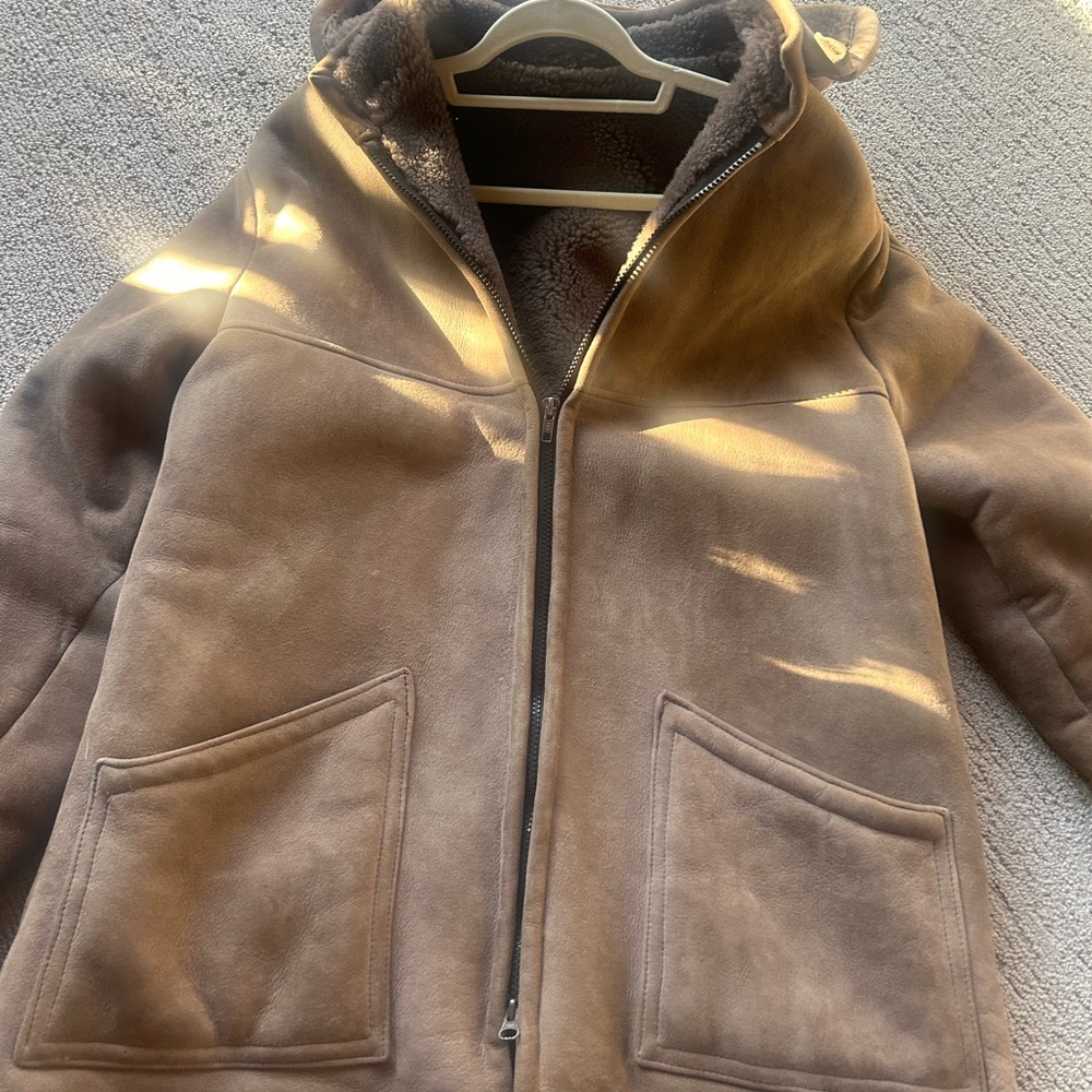 Overland Sheepskin Coat. perfect condition. Beautiful shearling. Vintage style.